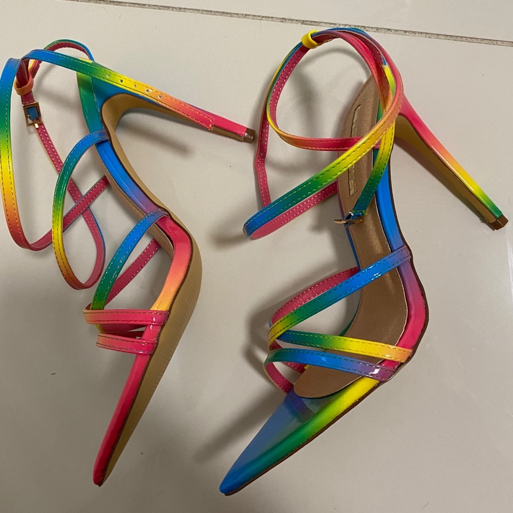 Multicolor heels 😍